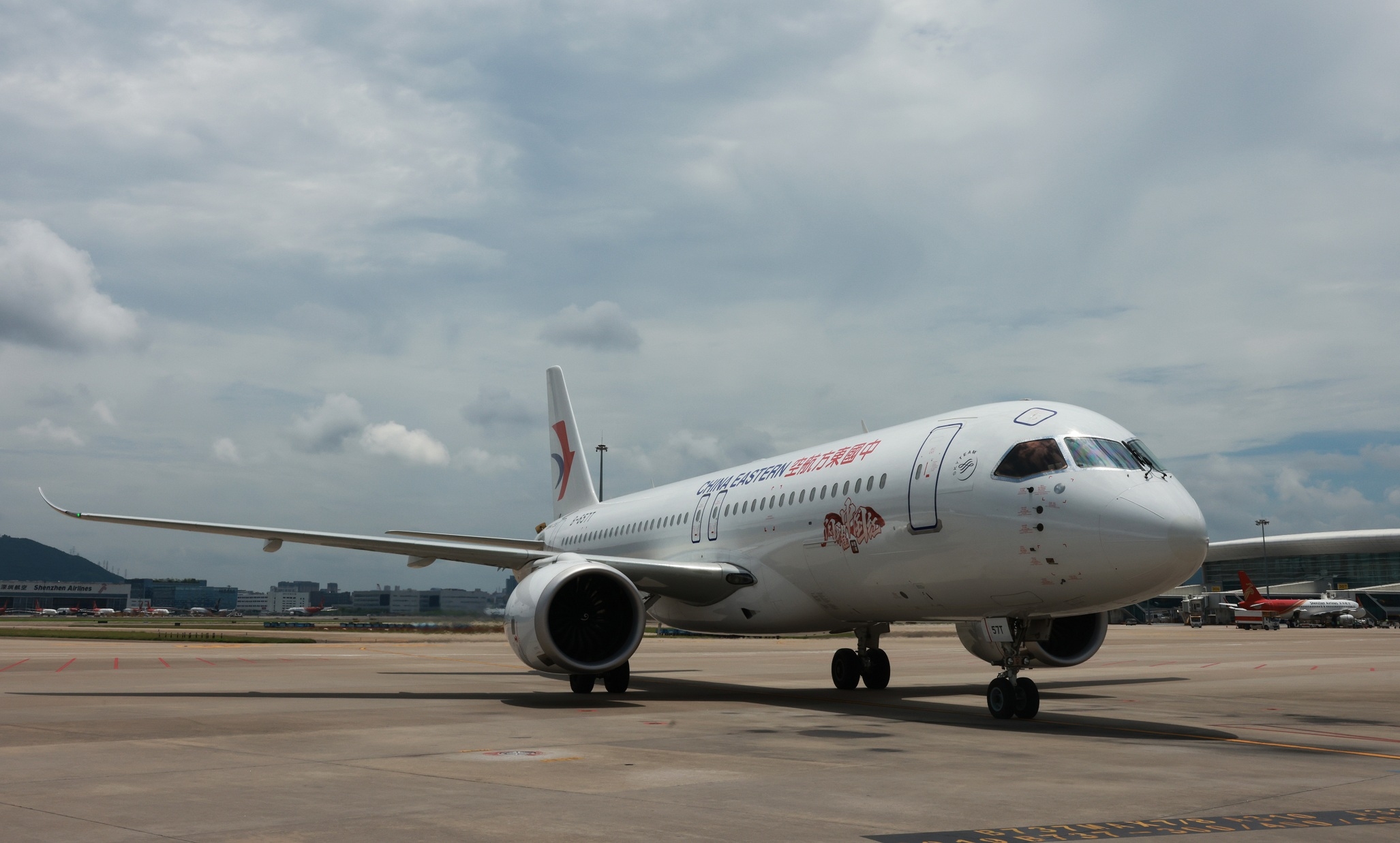 东航C919航线上新！今日起开通上海虹桥—深圳直达往返航班_航司动态_