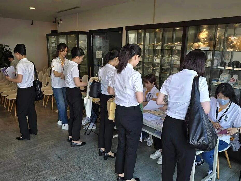 台灣虎航今（29）日舉辦客艙組員招募初試，本次招募開放報名短短兩周，吸引近3000人投遞履歷。圖／台灣虎航提供